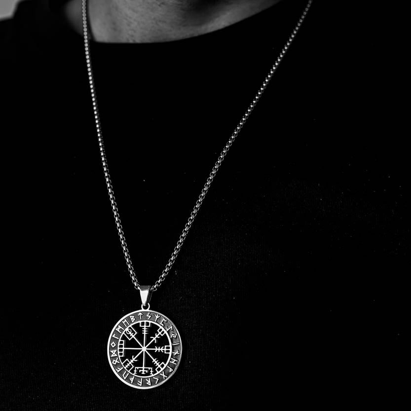 VEGVISIR. - NECKLACE