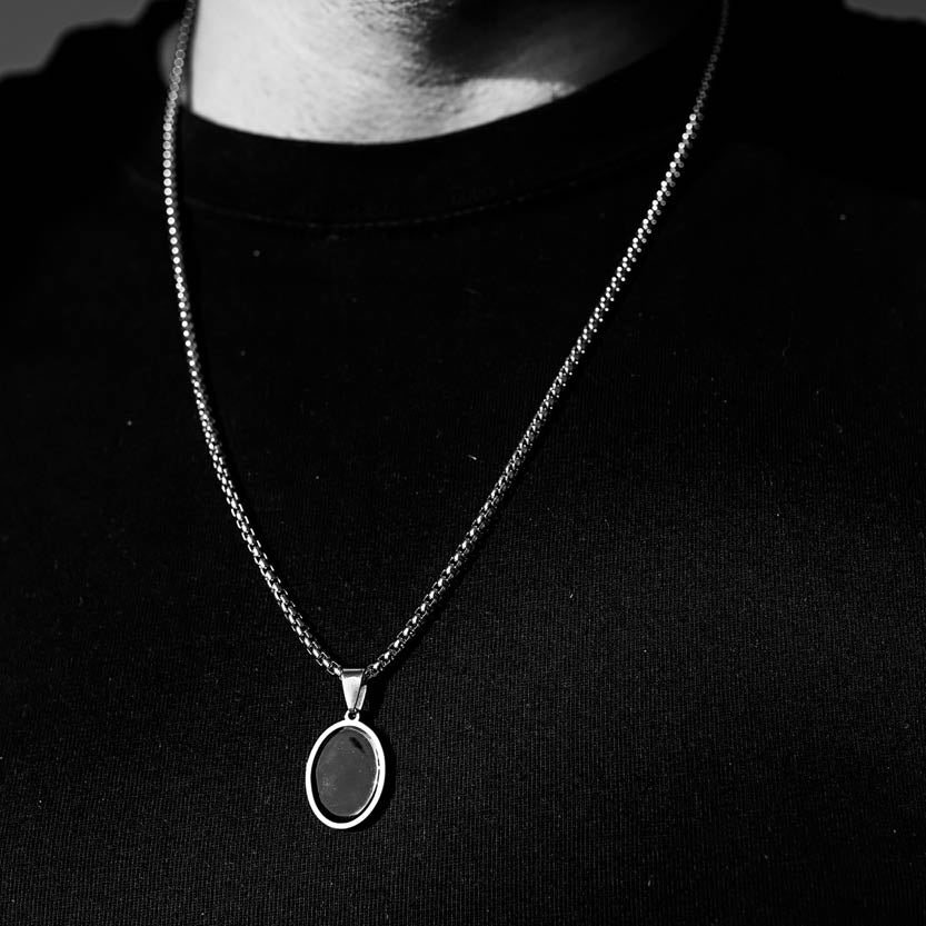 OVAL ONYX. - COLLIER