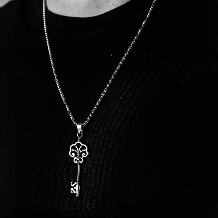 THE KEY TO LIFE. - NECKLACE